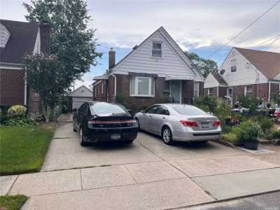 Home For Sale in Valley Stream, New York