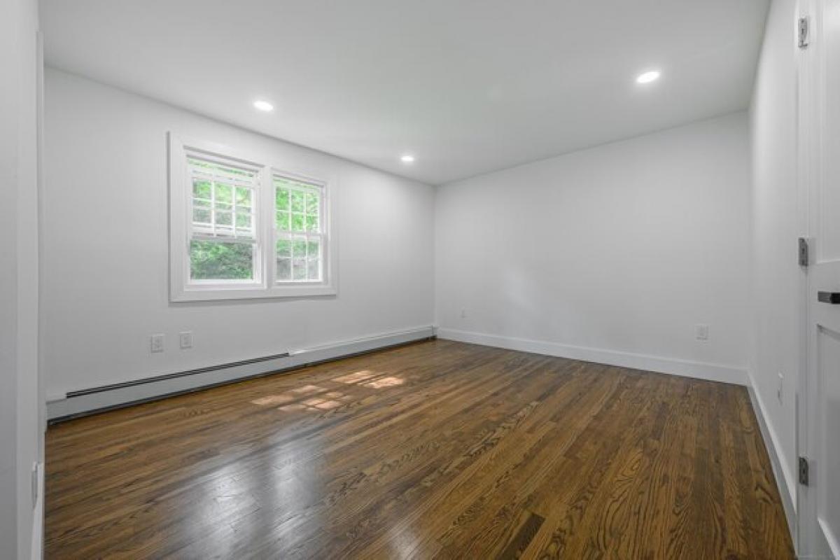 Picture of Home For Sale in Madison, Connecticut, United States