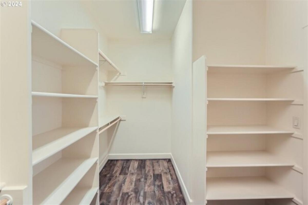 Picture of Home For Sale in Beaverton, Oregon, United States