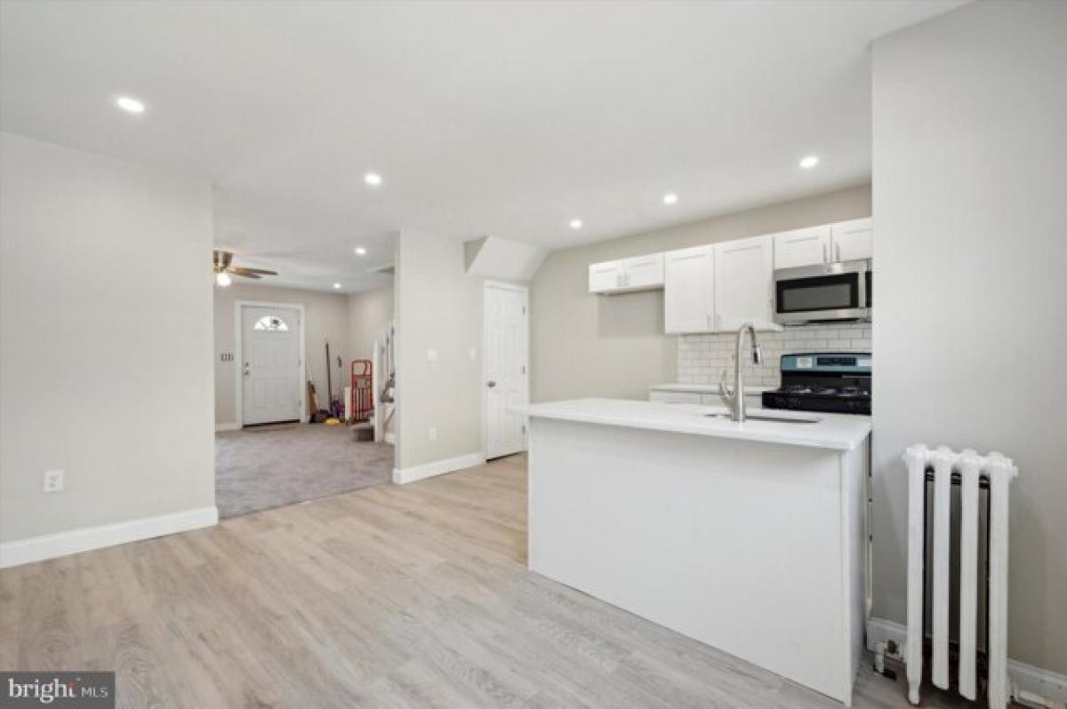 Picture of Home For Sale in Darby, Pennsylvania, United States