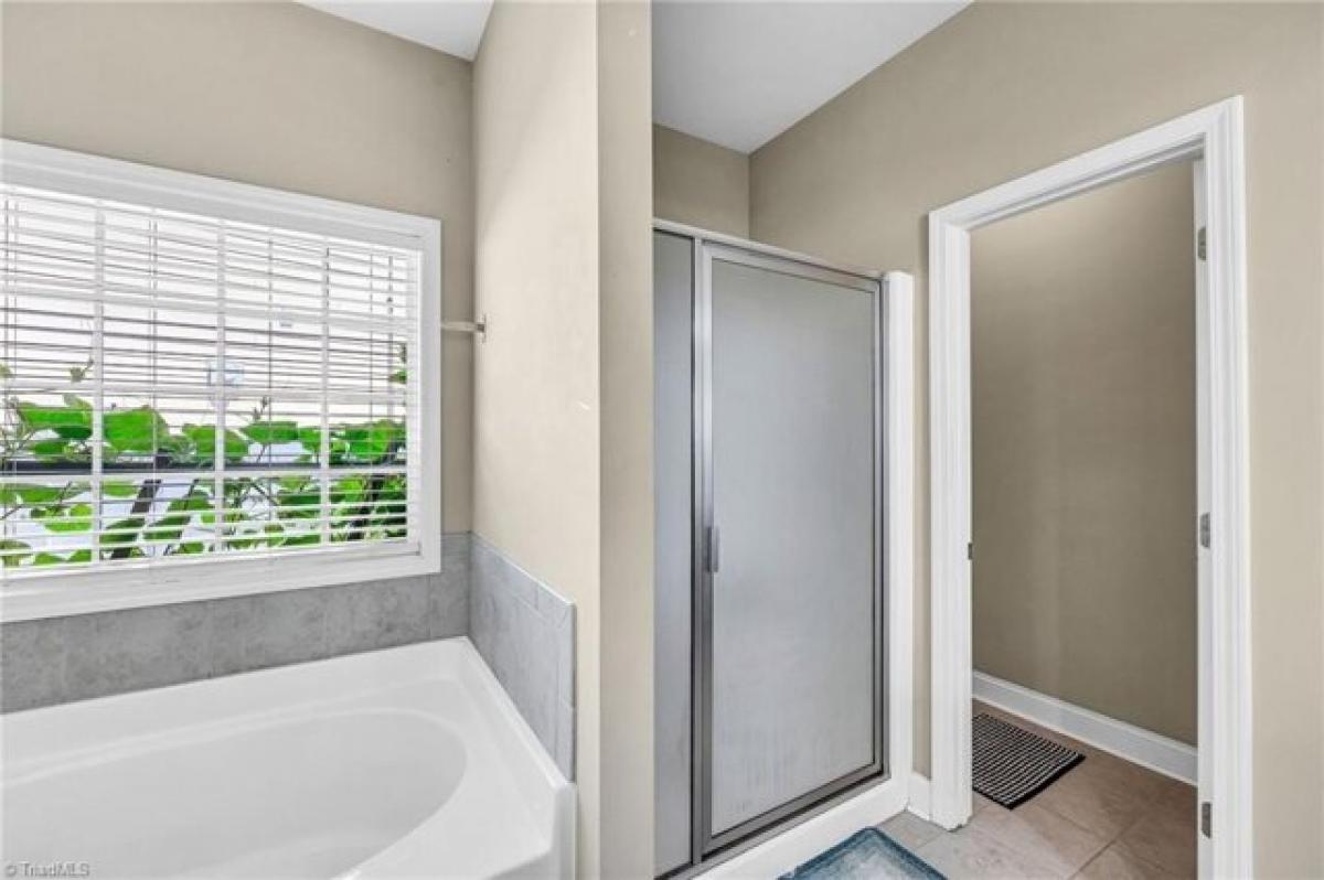 Picture of Home For Sale in High Point, North Carolina, United States