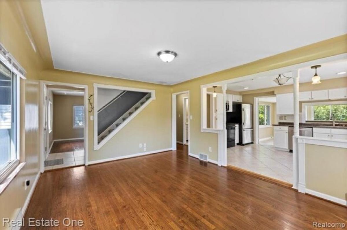 Picture of Home For Sale in Troy, Michigan, United States