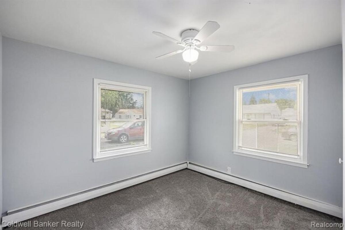 Picture of Home For Sale in Roseville, Michigan, United States