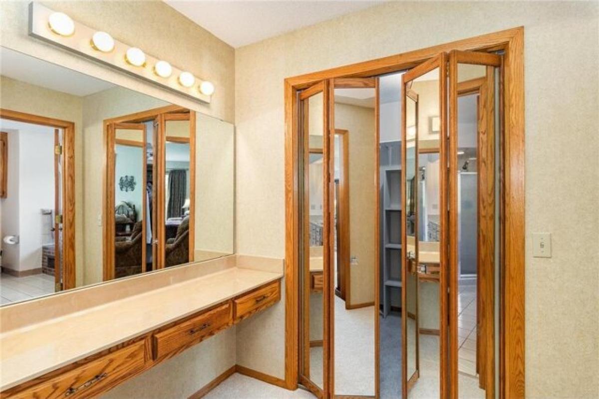 Picture of Home For Sale in Plymouth, Minnesota, United States