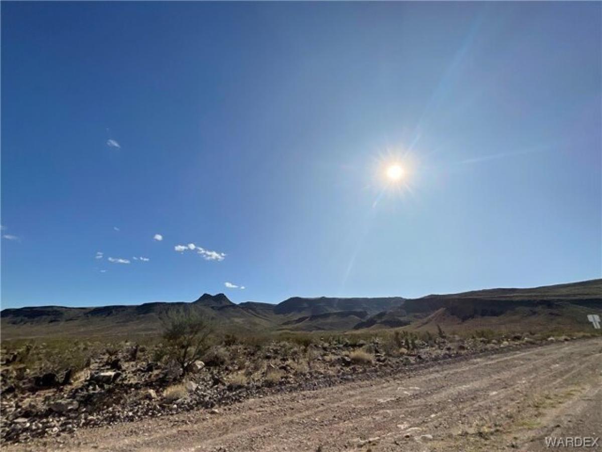 Picture of Residential Land For Sale in Golden Valley, Arizona, United States