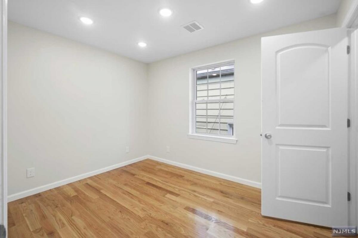 Picture of Home For Rent in Newark, New Jersey, United States