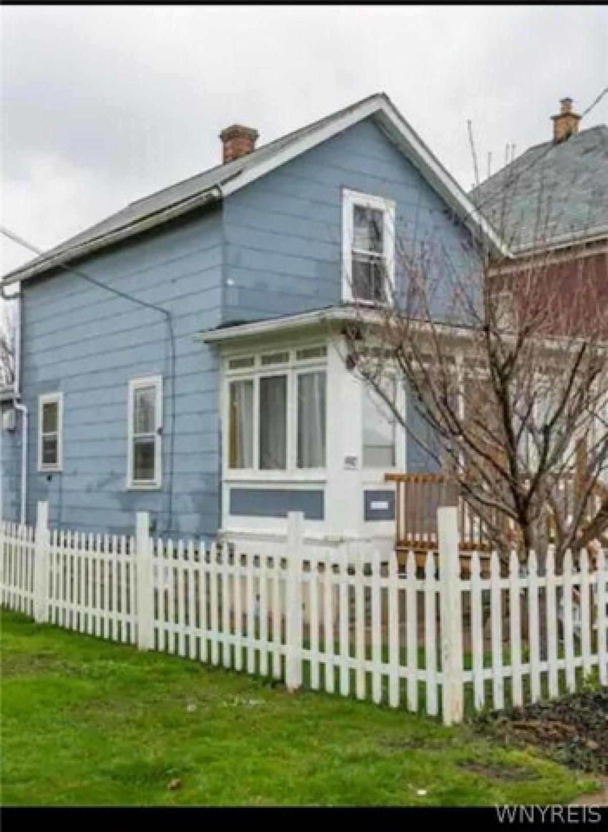 Picture of Home For Sale in Niagara Falls, New York, United States