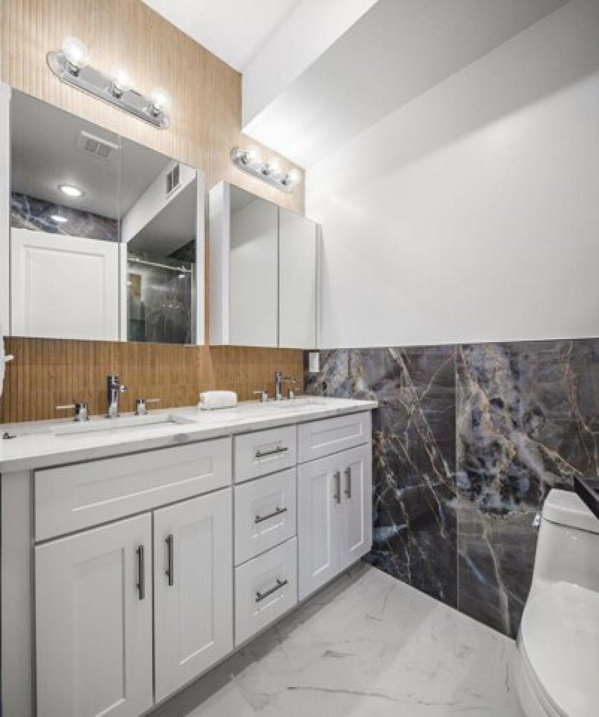 Picture of Home For Sale in Jersey City, New Jersey, United States