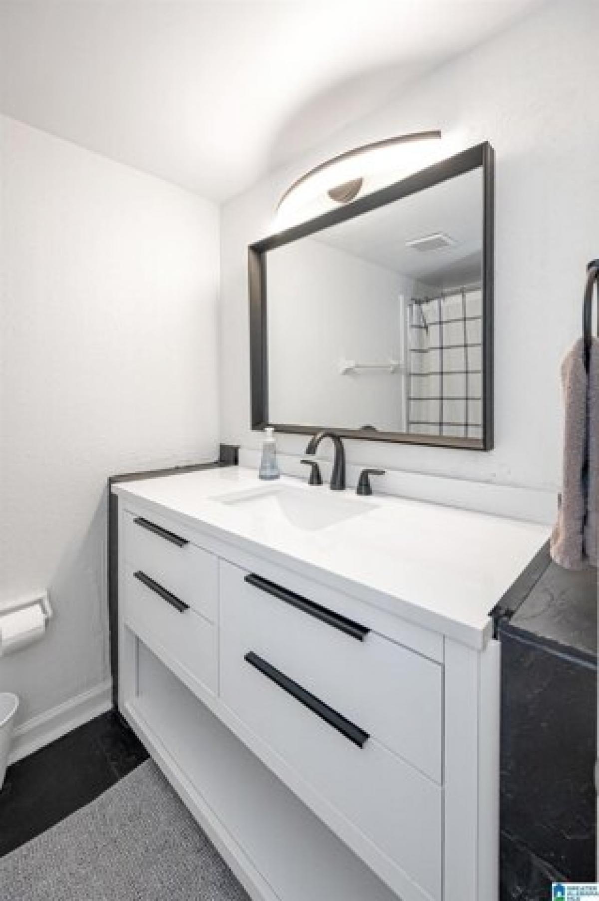 Picture of Home For Sale in Hoover, Alabama, United States