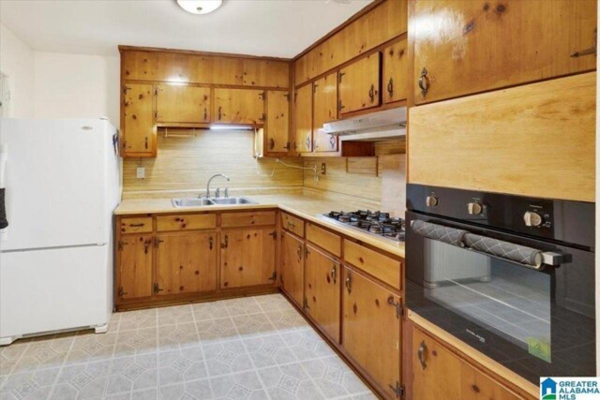 Picture of Home For Sale in Birmingham, Alabama, United States