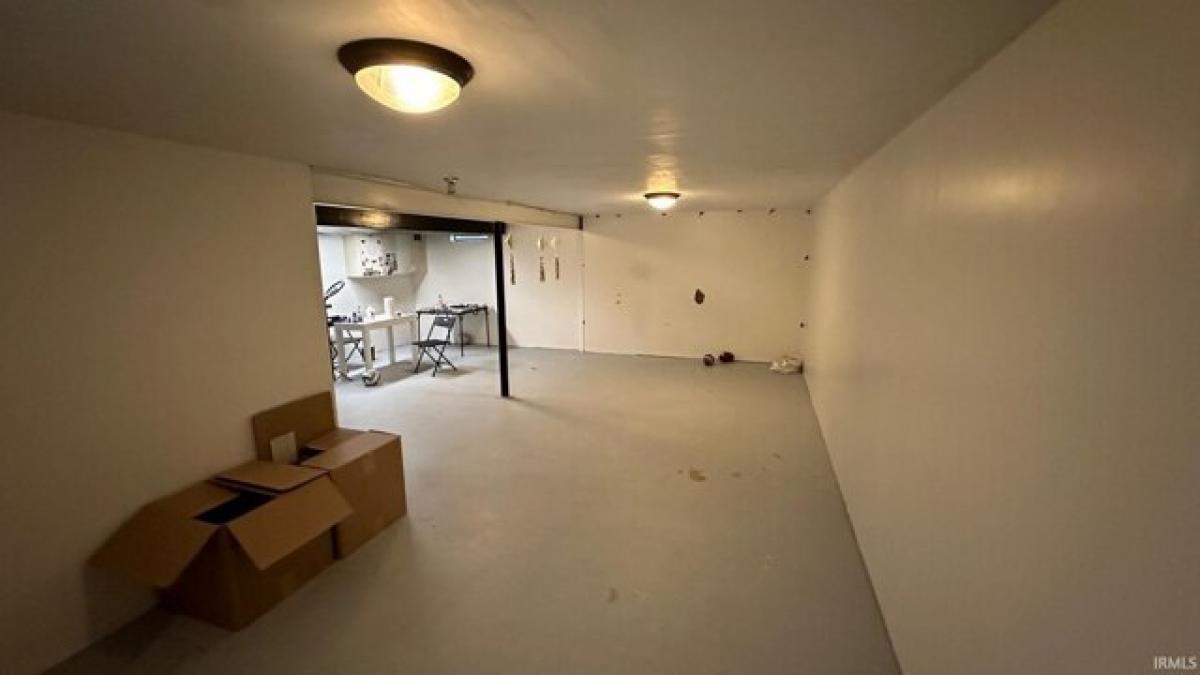 Picture of Home For Sale in Goshen, Indiana, United States