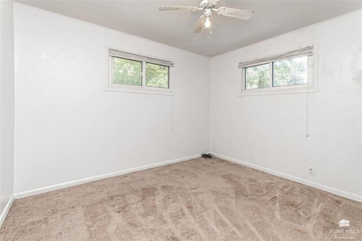 Picture of Home For Sale in Salina, Kansas, United States