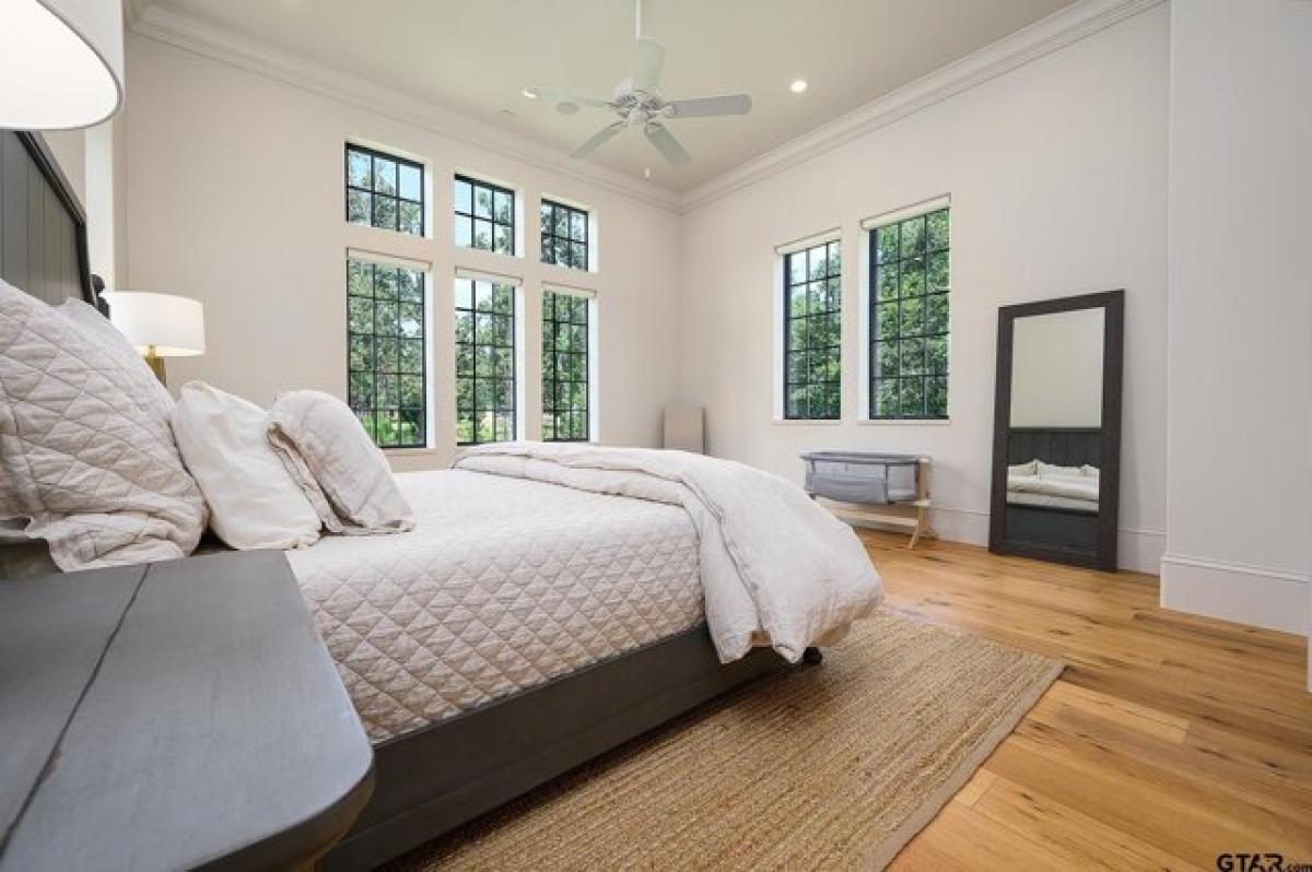 Picture of Home For Sale in Chandler, Texas, United States