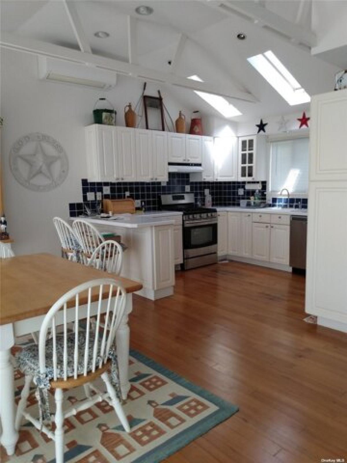 Picture of Home For Sale in Southampton, New York, United States