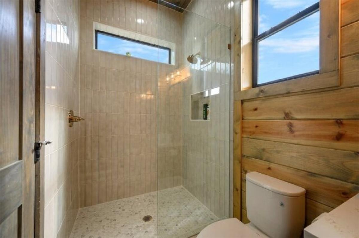 Picture of Home For Sale in Broken Bow, Oklahoma, United States