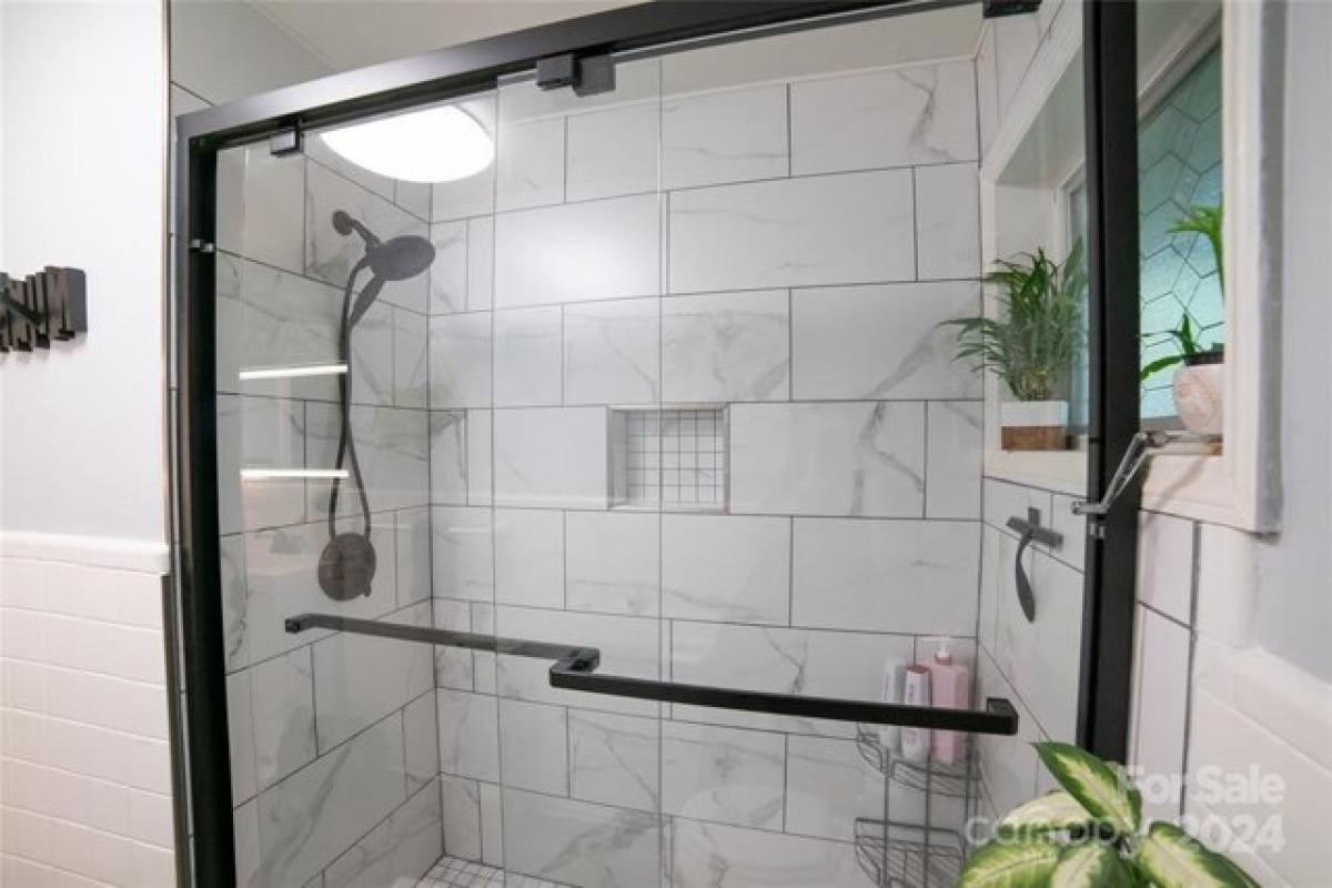 Picture of Home For Sale in Morganton, North Carolina, United States