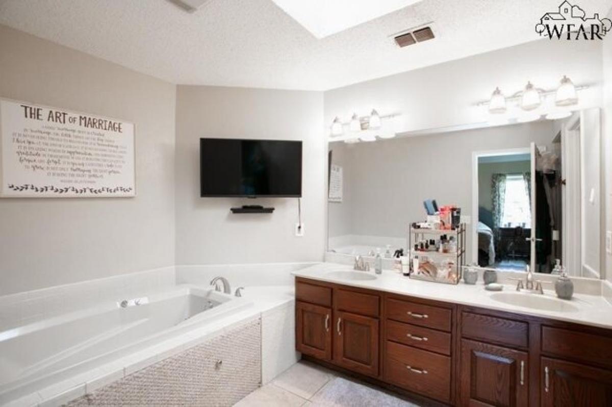 Picture of Home For Sale in Wichita Falls, Texas, United States