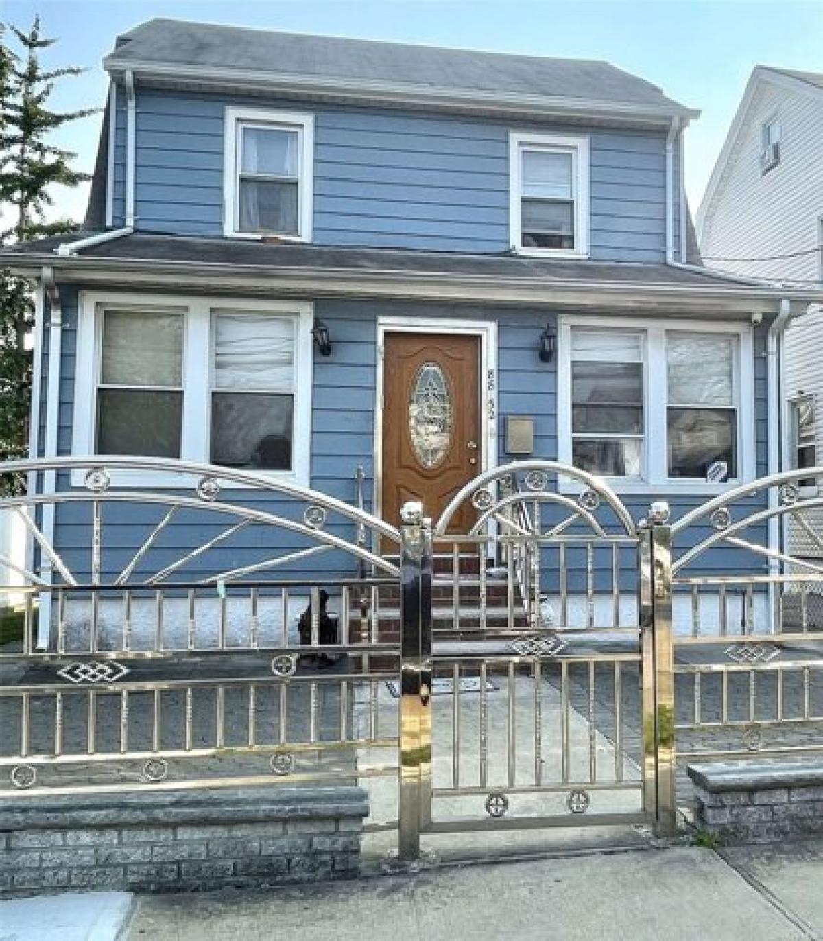 Picture of Home For Sale in Queens Village, New York, United States
