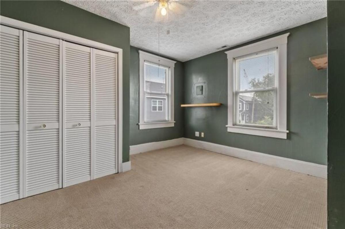 Picture of Home For Sale in Hampton, Virginia, United States