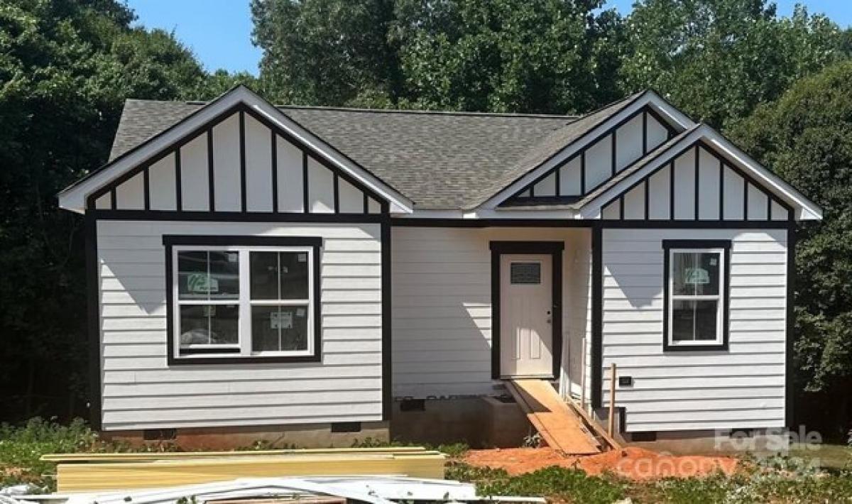 Picture of Home For Sale in Hickory, North Carolina, United States