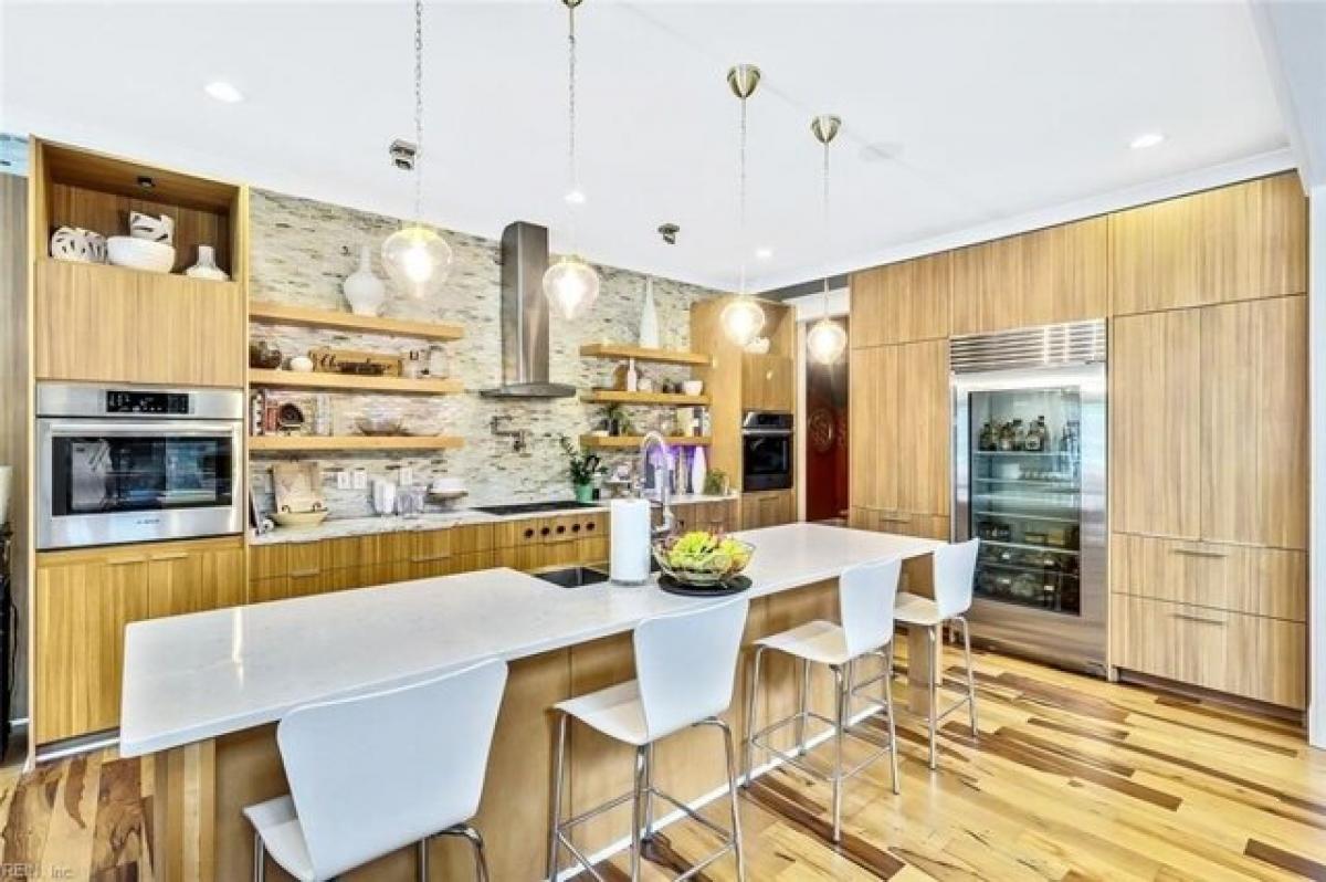 Picture of Home For Sale in Chesapeake, Virginia, United States