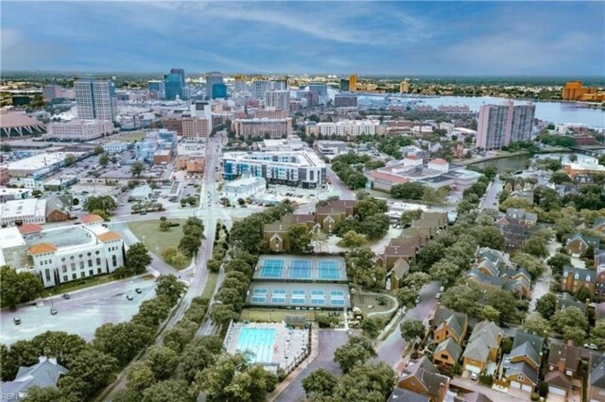 Picture of Home For Sale in Norfolk, Virginia, United States