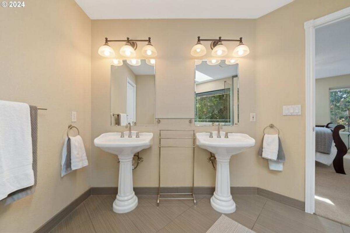 Picture of Home For Sale in Camas, Washington, United States