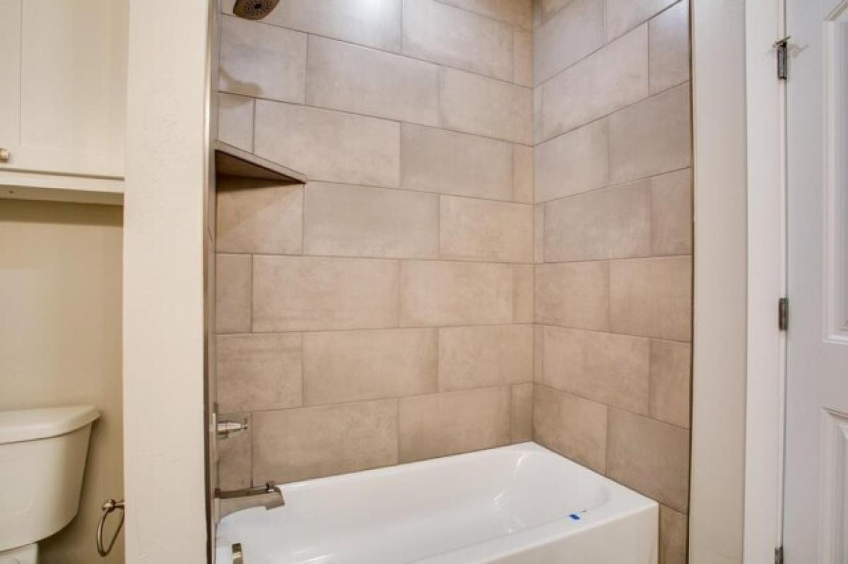 Picture of Home For Sale in Enid, Oklahoma, United States