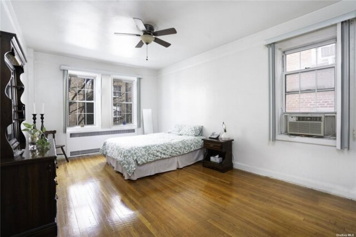 Picture of Home For Sale in Jackson Heights, New York, United States