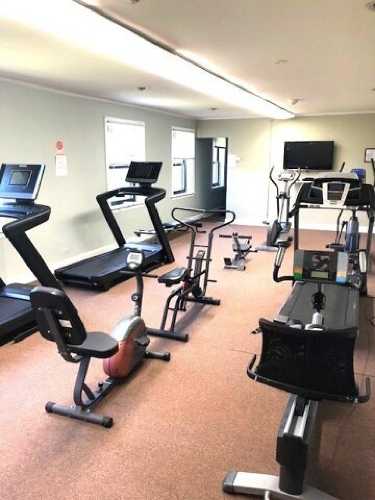 Picture of Home For Sale in Des Plaines, Illinois, United States