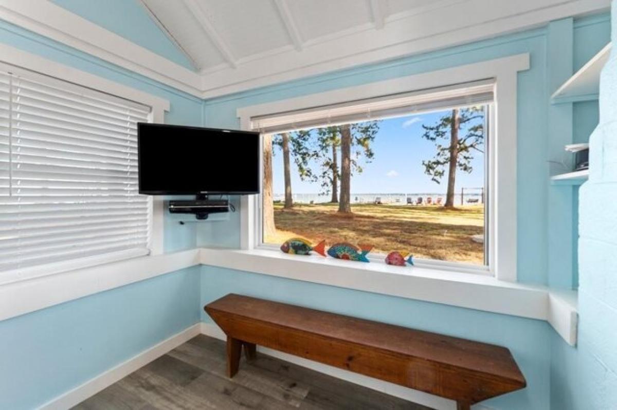 Picture of Home For Sale in Water View, Virginia, United States