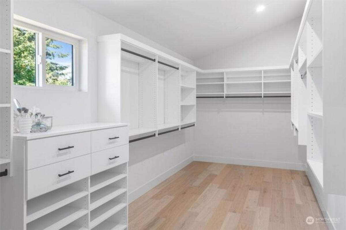 Picture of Home For Sale in Bellevue, Washington, United States