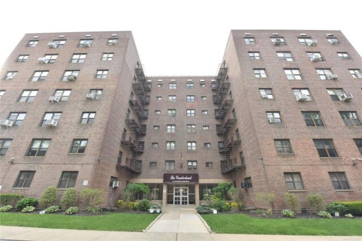 Picture of Home For Sale in Queens Village, New York, United States