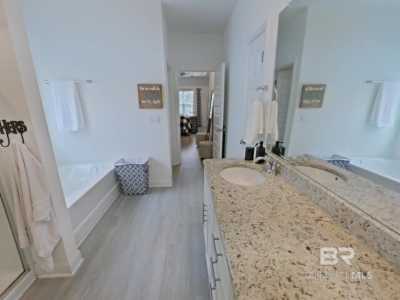 Home For Sale in Gulf Shores, Alabama