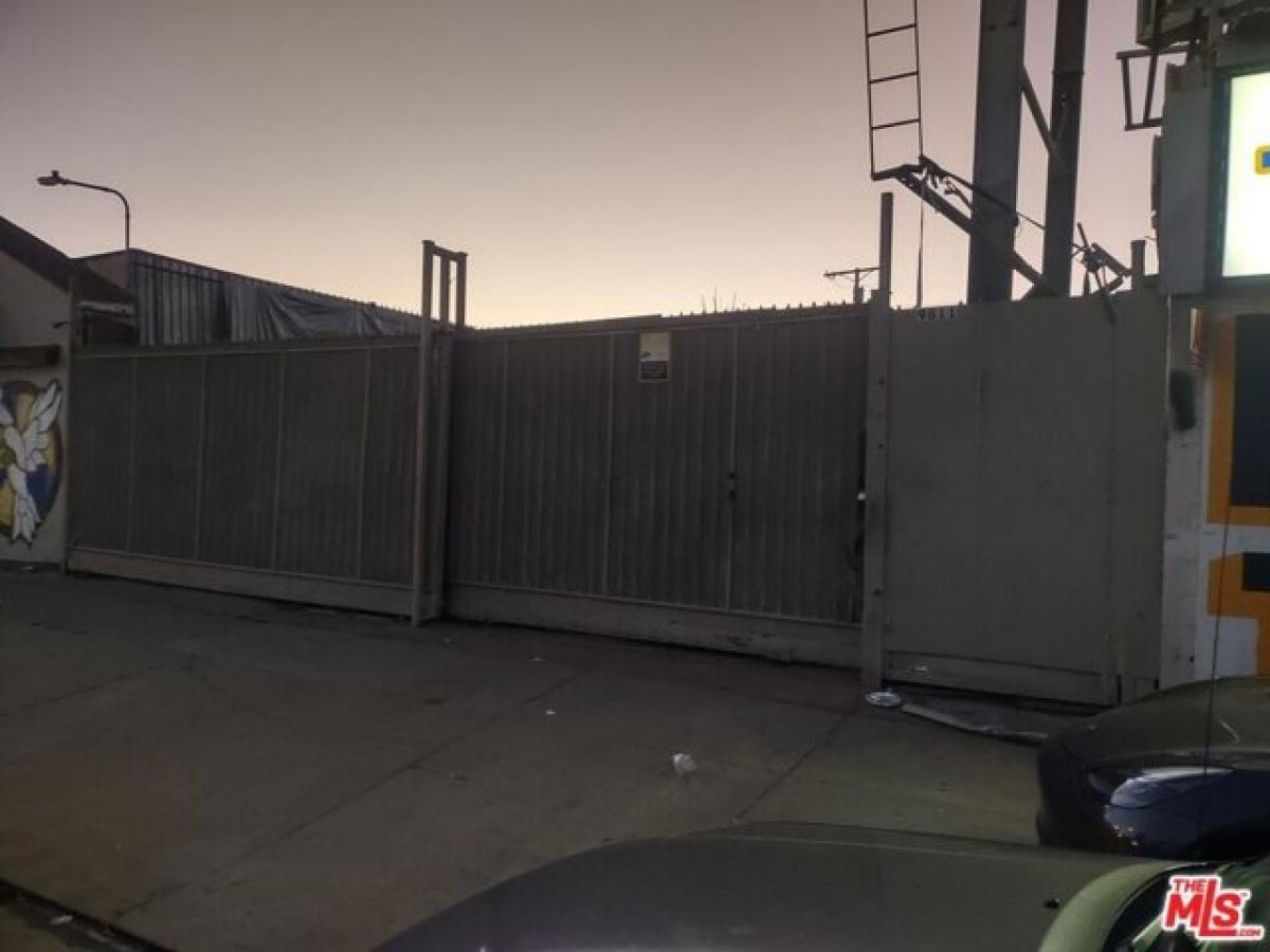 Picture of Residential Land For Sale in Los Angeles, California, United States