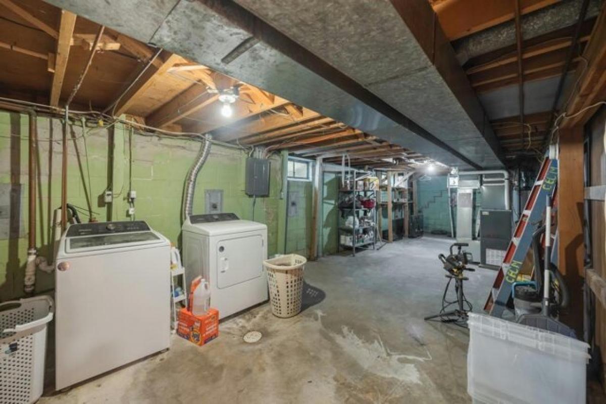 Picture of Home For Sale in Winterset, Iowa, United States