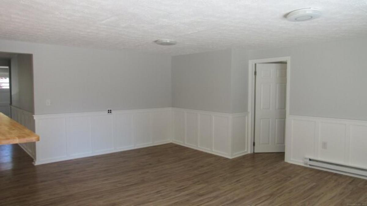 Picture of Home For Sale in Bristol, Connecticut, United States