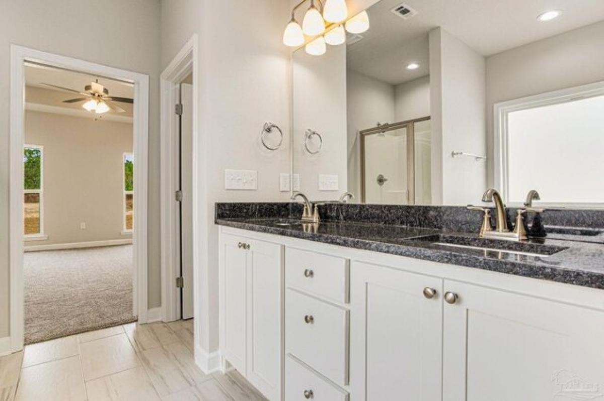 Picture of Home For Sale in Milton, Florida, United States