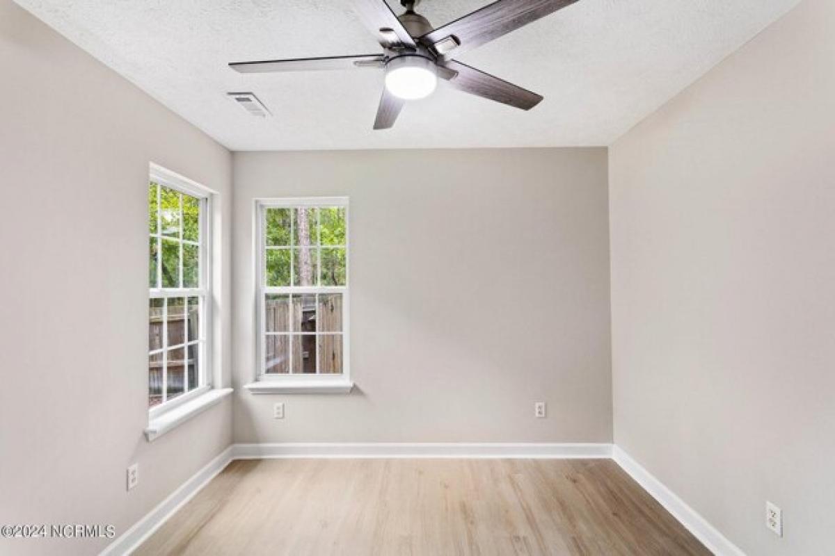 Picture of Home For Sale in Southport, North Carolina, United States