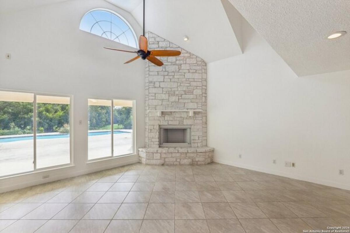 Picture of Home For Sale in Seguin, Texas, United States