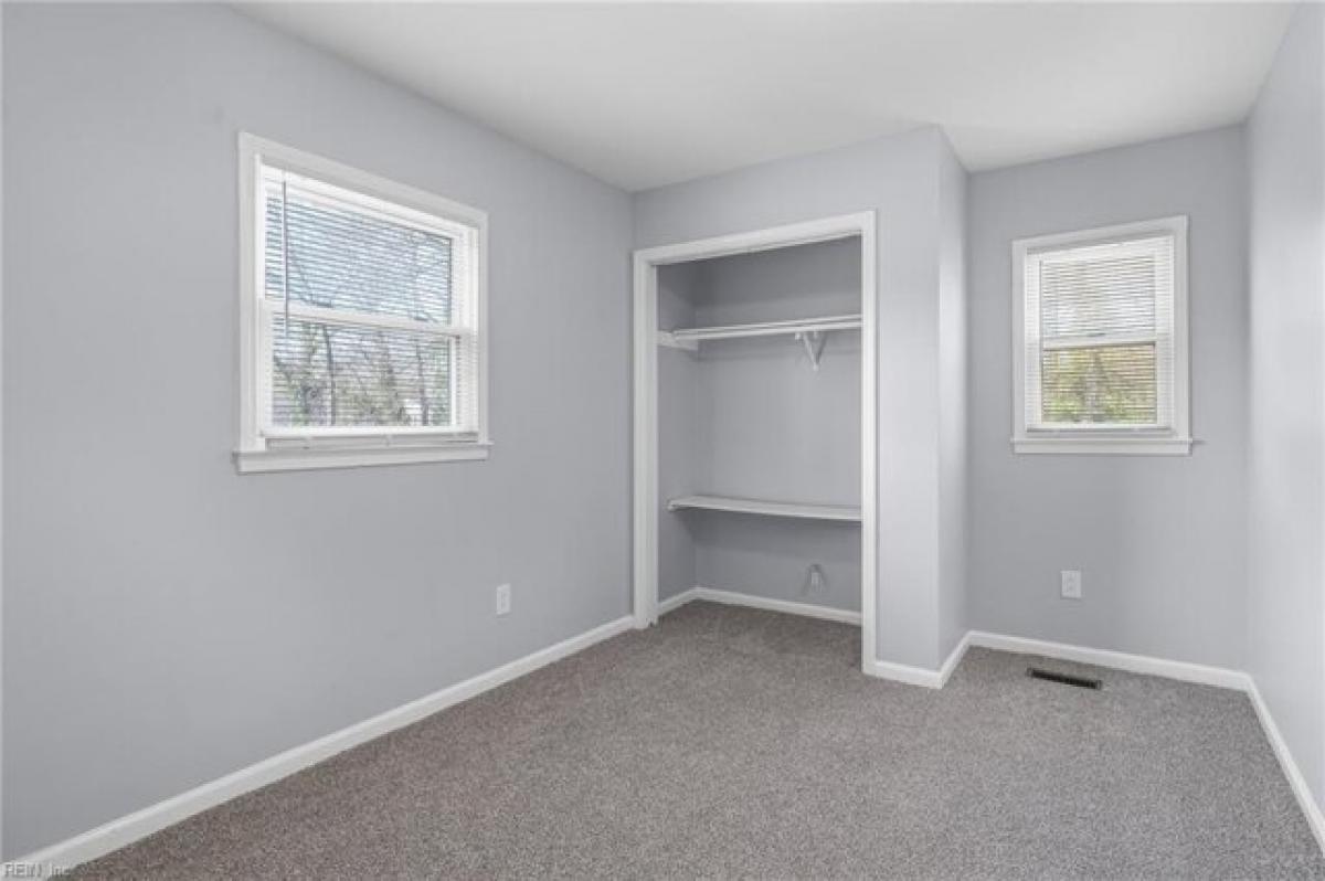 Picture of Home For Sale in Hampton, Virginia, United States