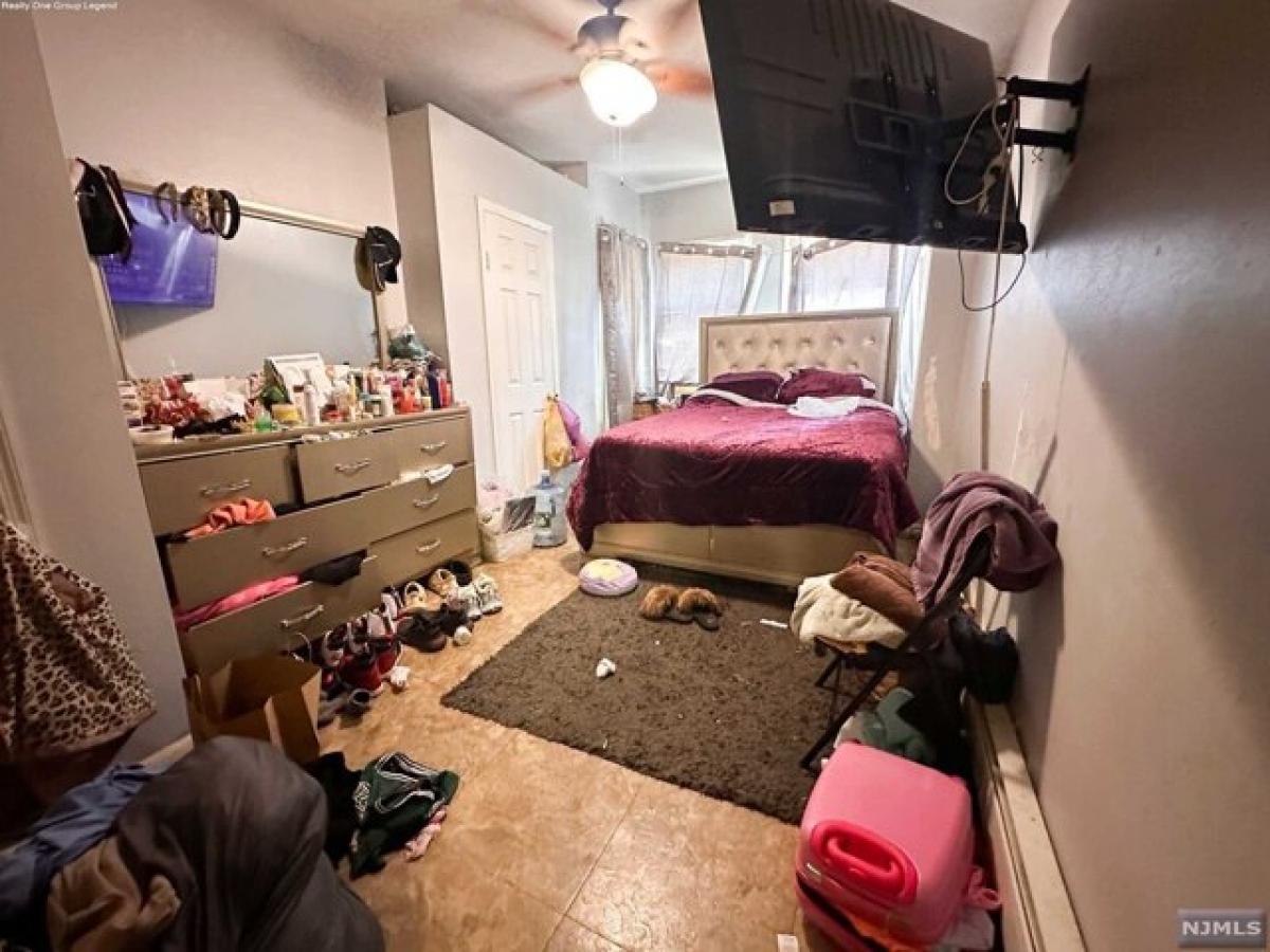 Picture of Home For Sale in Paterson, New Jersey, United States