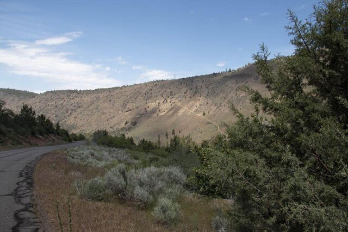Picture of Residential Land For Sale in Klamath Falls, Oregon, United States