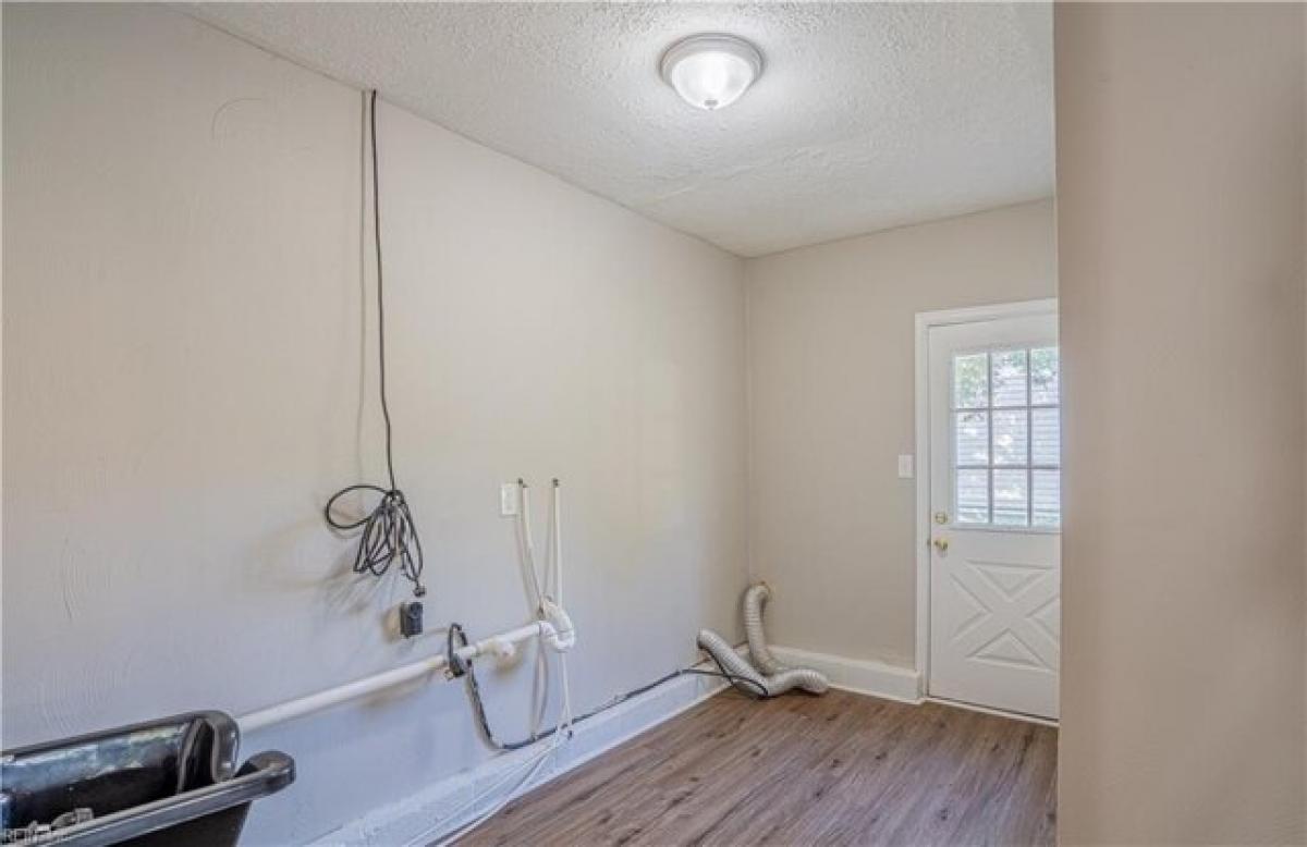 Picture of Home For Sale in Hampton, Virginia, United States