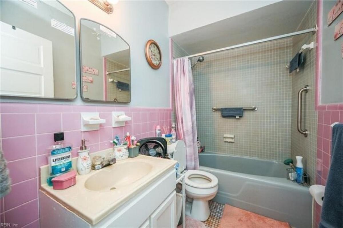 Picture of Home For Sale in Portsmouth, Virginia, United States