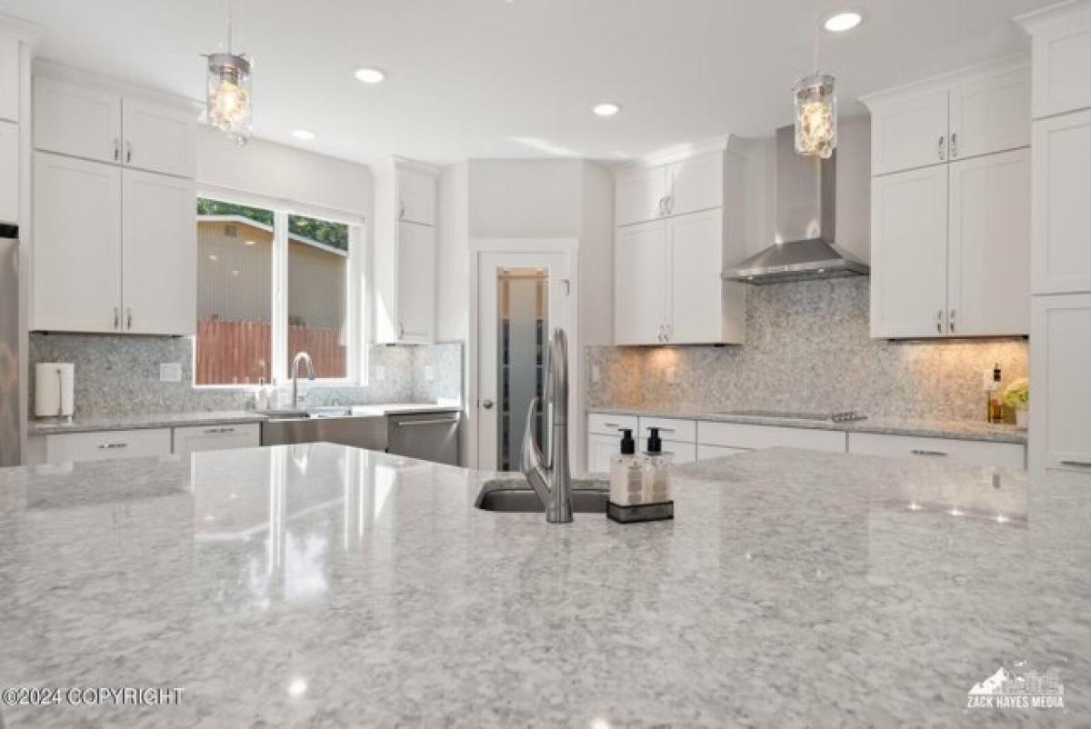 Picture of Home For Sale in Anchorage, Alaska, United States