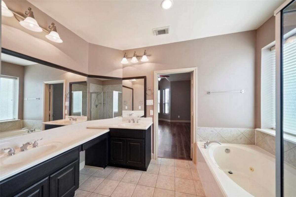 Picture of Home For Sale in Sugar Land, Texas, United States