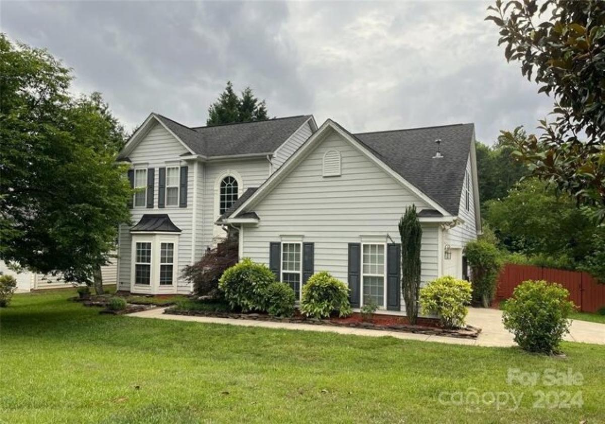 Picture of Home For Sale in Matthews, North Carolina, United States