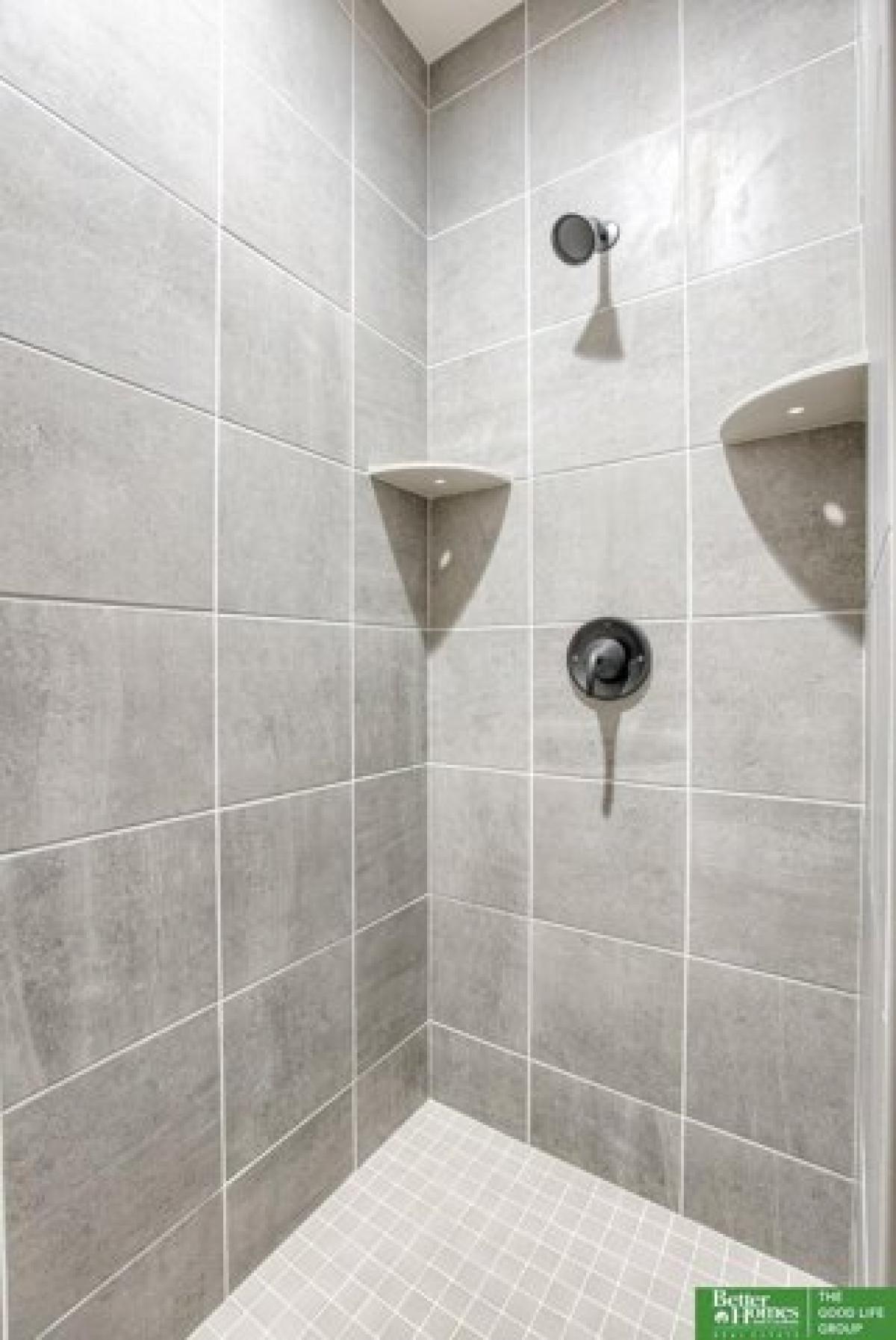 Picture of Home For Sale in Papillion, Nebraska, United States