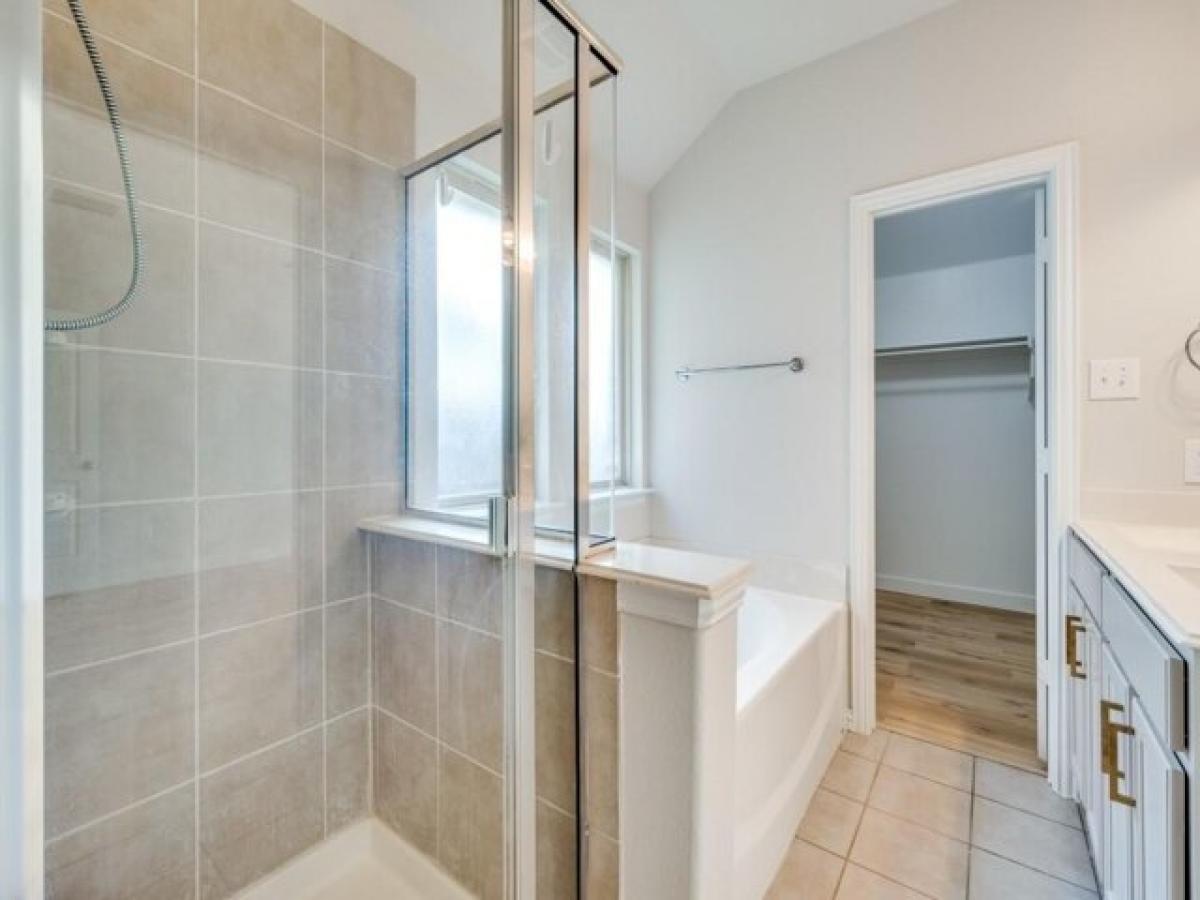 Picture of Home For Sale in Little Elm, Texas, United States